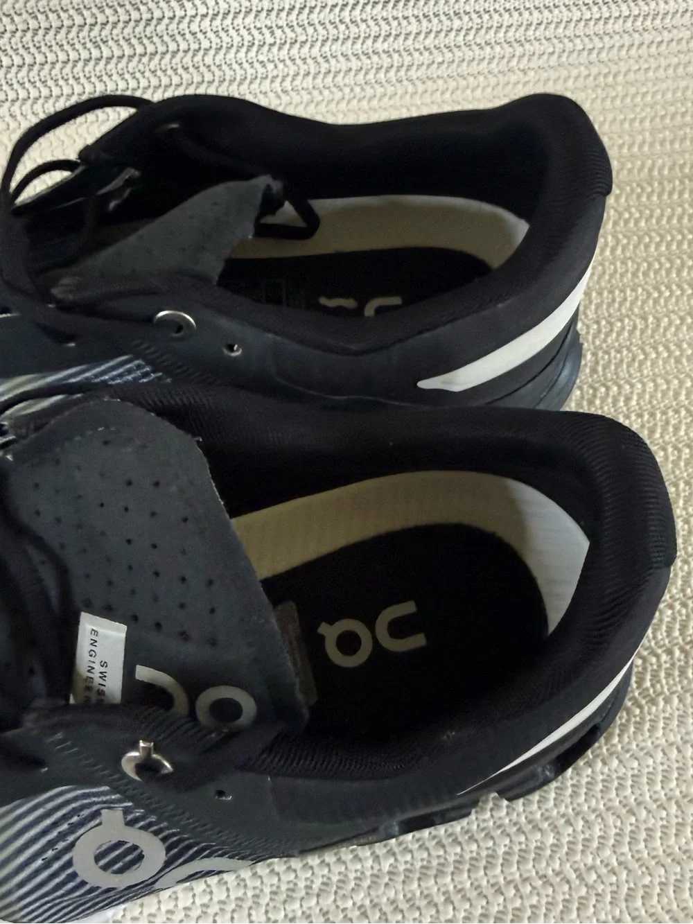 On Cloud X Men’s Size 10 Black White CloudTec Running Training Shoes Sneakers
